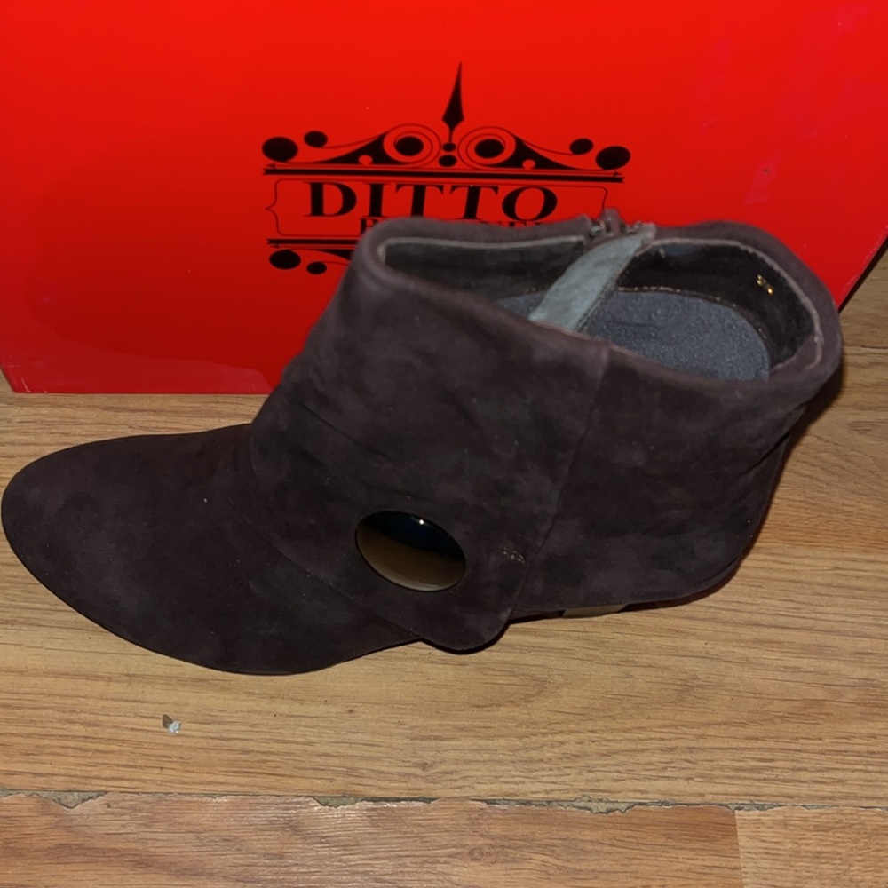 Shoes - Picture 4 of 6